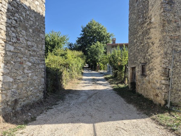 casa indipendente in vendita a Carsoli in zona Villa Romana