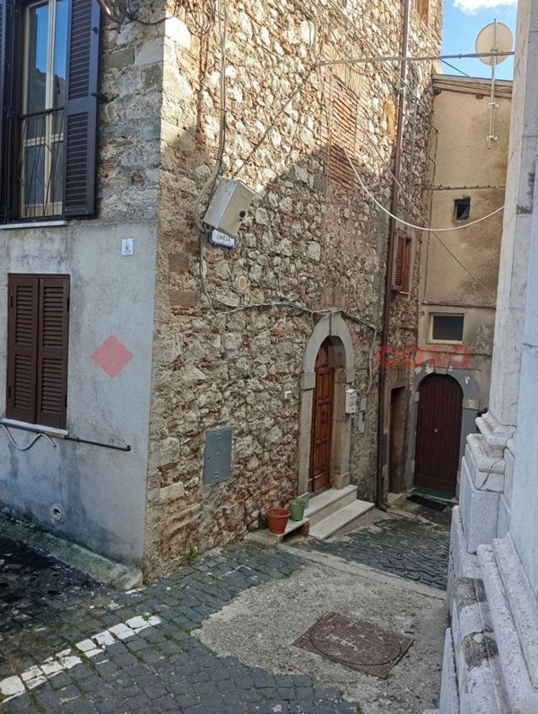 casa indipendente in vendita a Carsoli in zona Poggio Cinolfo