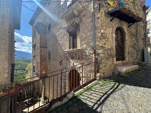 casa indipendente in vendita a Carsoli in zona Pietrasecca