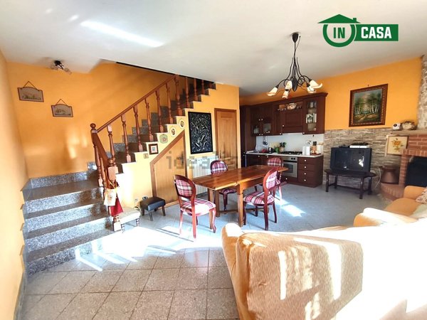 casa indipendente in vendita a Carsoli in zona Pietrasecca