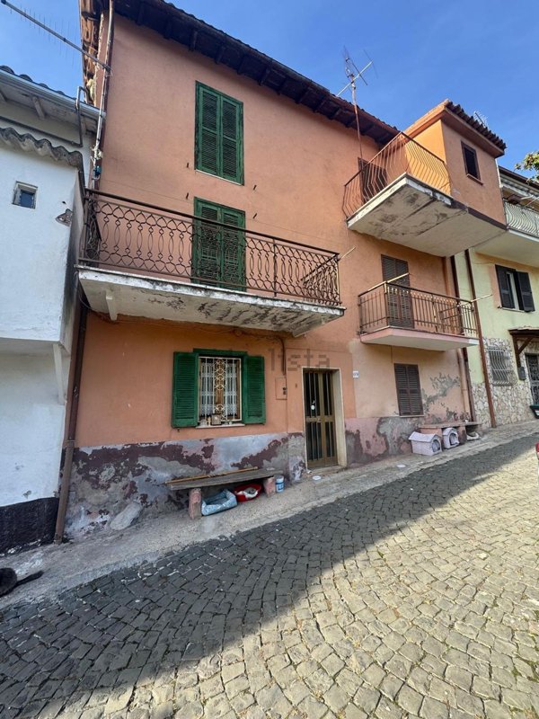 casa indipendente in vendita a Carsoli