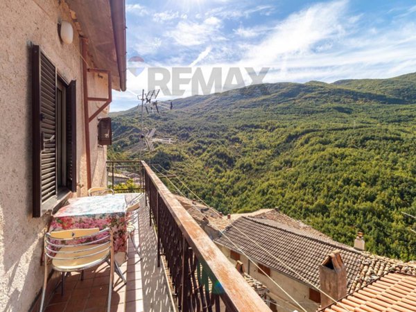 casa indipendente in vendita a Carsoli in zona Colli di Montebove