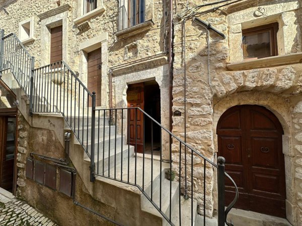 intera palazzina in vendita a Castel del Monte