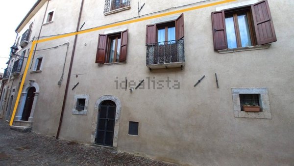 pentavano in vendita a Castel del Monte