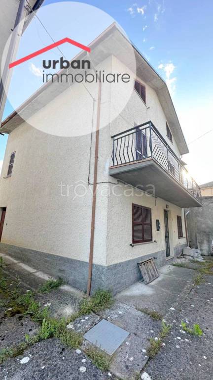 casa indipendente in vendita a Castel di Ieri