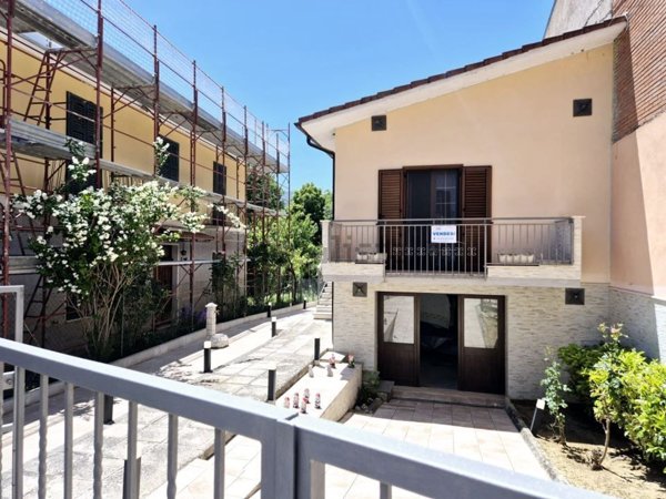 casa indipendente in vendita a Castel di Ieri