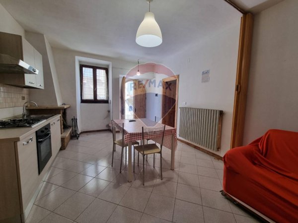 appartamento in vendita a Castel di Sangro in zona Roccacinquemiglia