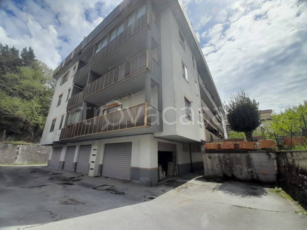 locale commerciale in vendita a Castel di Sangro