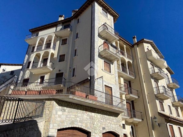 appartamento in vendita a Castel di Sangro in zona Roccacinquemiglia