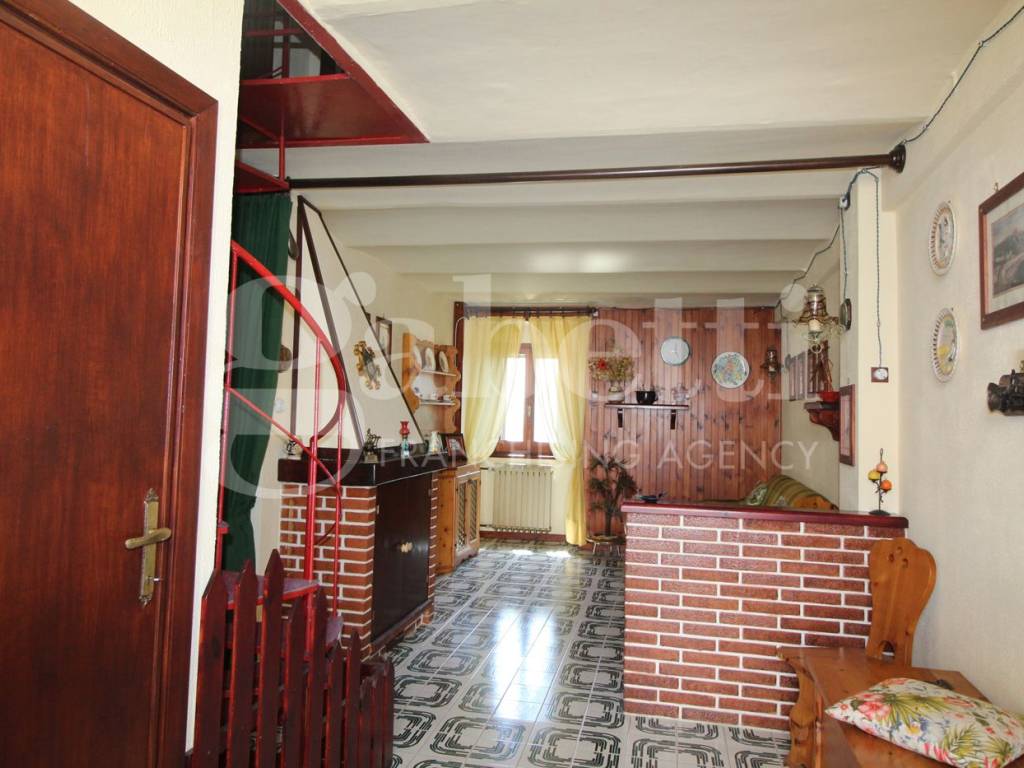 casa indipendente in vendita a Castel di Sangro in zona Roccacinquemiglia