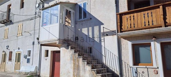 appartamento in vendita a Castel di Sangro in zona Roccacinquemiglia