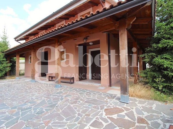 casa indipendente in vendita a Castel di Sangro