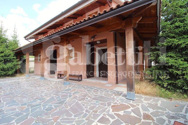casa indipendente in vendita a Castel di Sangro