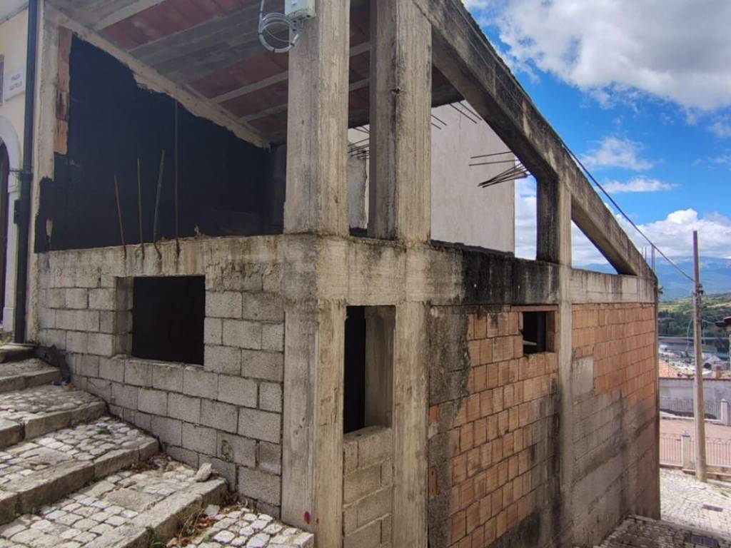 casa indipendente in vendita a Castel di Sangro