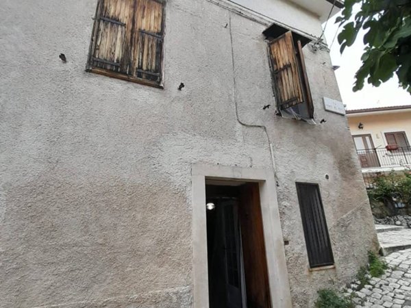 casa indipendente in vendita a Castel di Sangro in zona Roccacinquemiglia