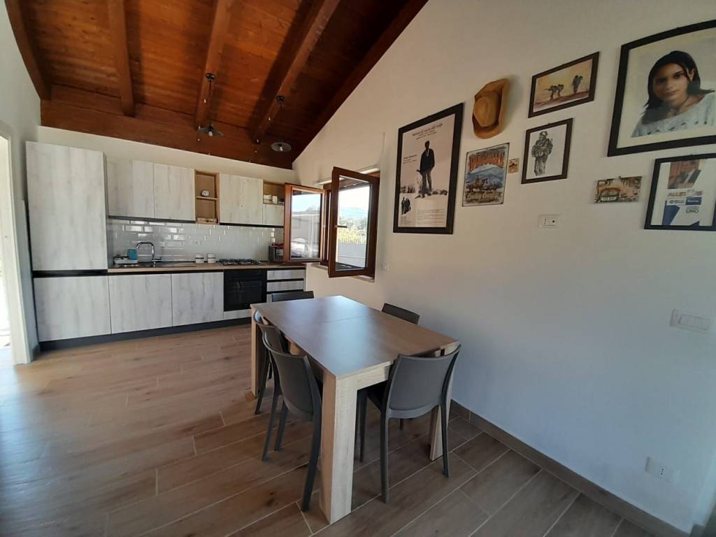 casa indipendente in vendita a Castel di Sangro