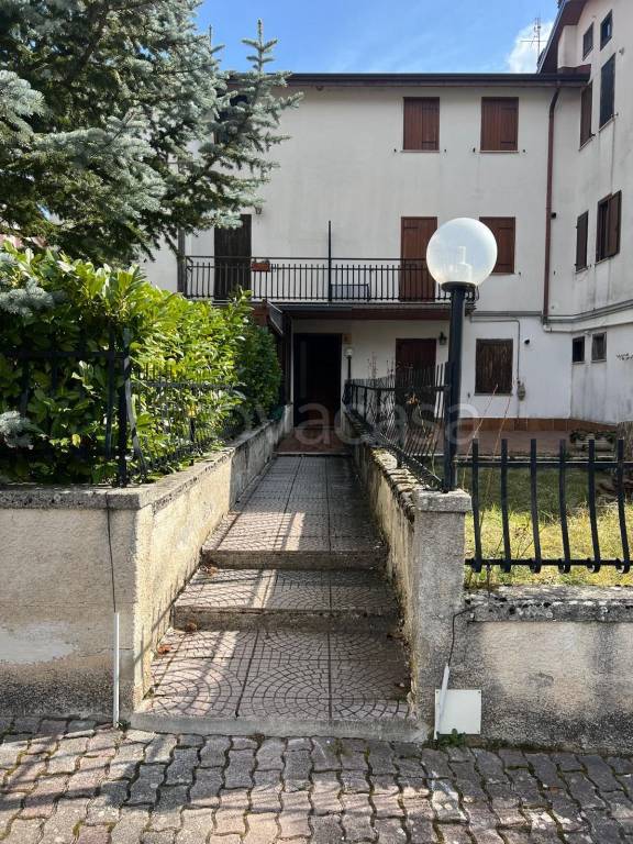 appartamento in vendita a Castel di Sangro in zona Roccacinquemiglia
