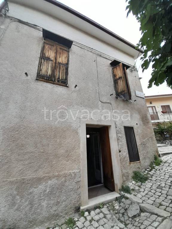 casa indipendente in vendita a Castel di Sangro in zona Roccacinquemiglia
