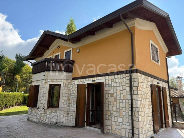 casa indipendente in vendita a Castel di Sangro