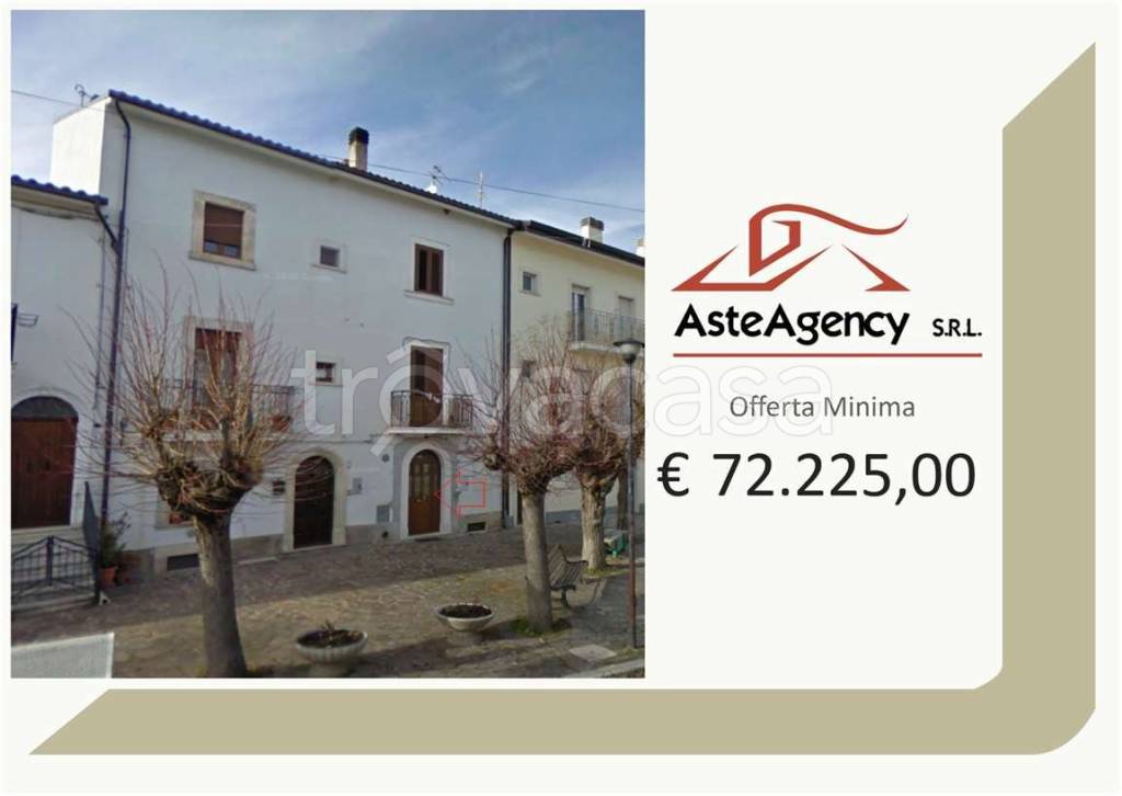 appartamento in vendita a Castel di Sangro in zona Roccacinquemiglia