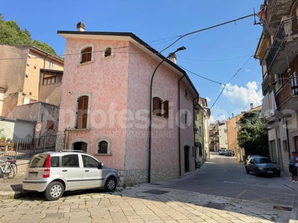 locale commerciale in vendita a Castel di Sangro
