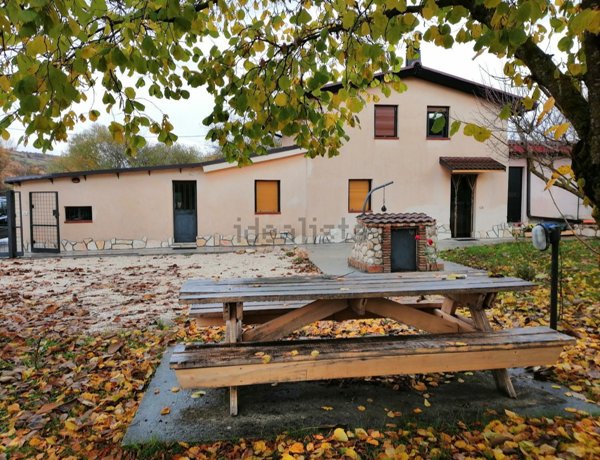 casa indipendente in vendita a Castel di Sangro