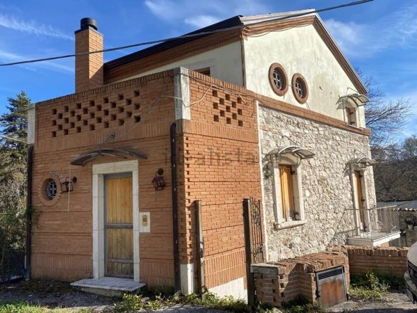 casa indipendente in vendita a Castel di Sangro
