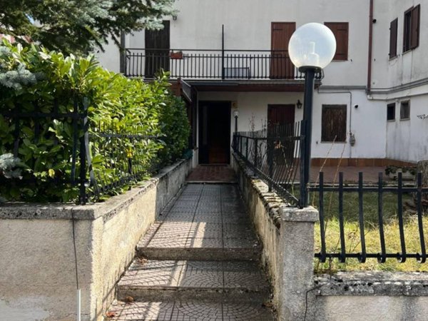 appartamento in vendita a Castel di Sangro in zona Roccacinquemiglia