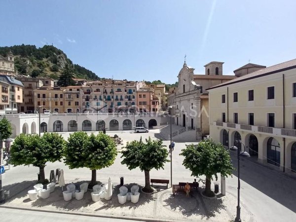 locale commerciale in vendita a Castel di Sangro