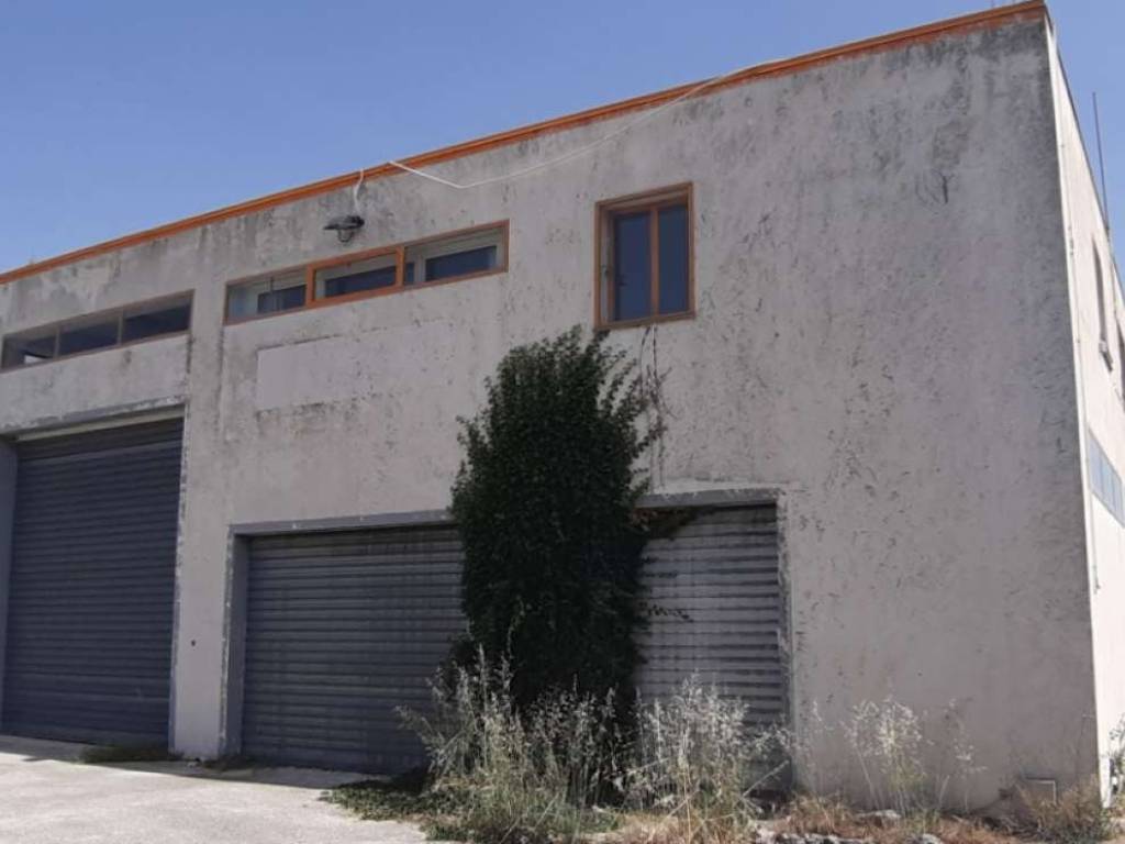 locale commerciale in vendita a Castel di Sangro