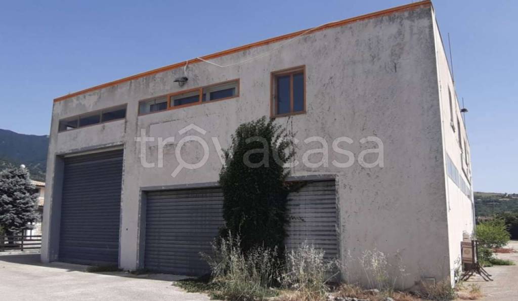 locale commerciale in vendita a Castel di Sangro