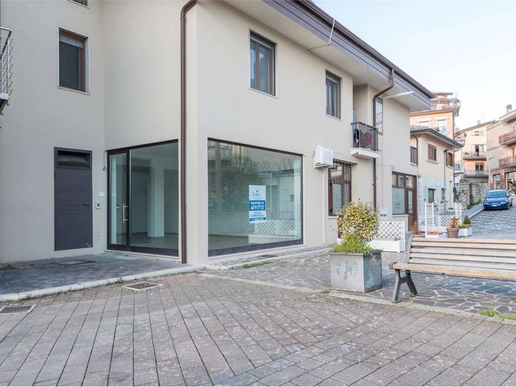 negozio in vendita a Castel di Sangro