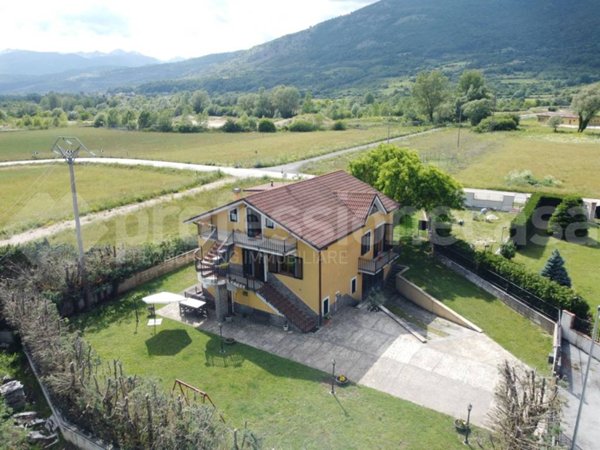 casa indipendente in vendita a Castel di Sangro