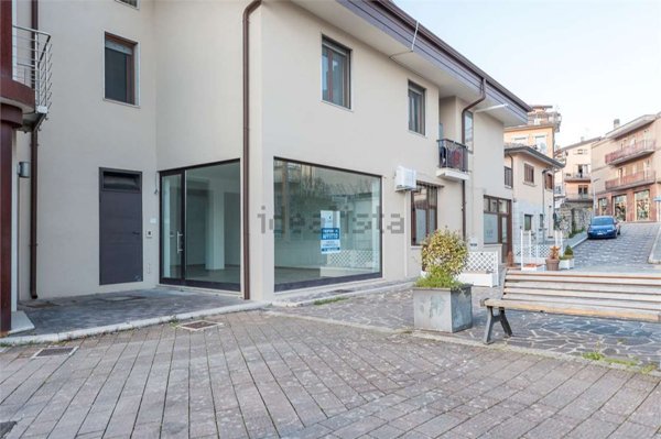 locale commerciale in vendita a Castel di Sangro