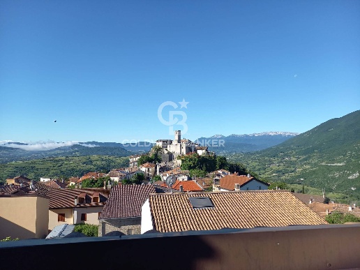 appartamento in vendita a Castel di Sangro in zona Roccacinquemiglia