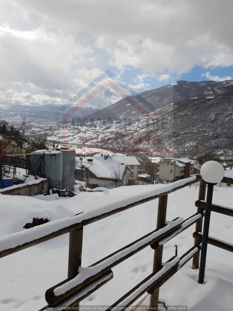 casa indipendente in vendita a Castel di Sangro in zona Roccacinquemiglia