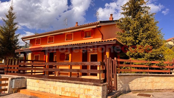 casa indipendente in vendita a Castel di Sangro
