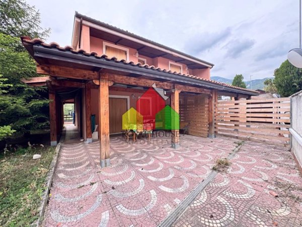 casa indipendente in vendita a Castel di Sangro