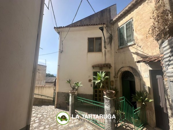casa indipendente in vendita a Castellafiume