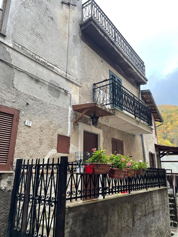 casa indipendente in vendita a Castellafiume