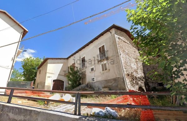 casa indipendente in vendita a Castelvecchio Calvisio