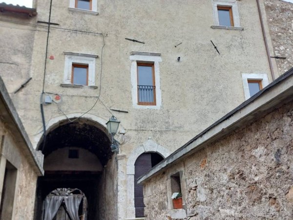 casa indipendente in vendita a Castelvecchio Calvisio