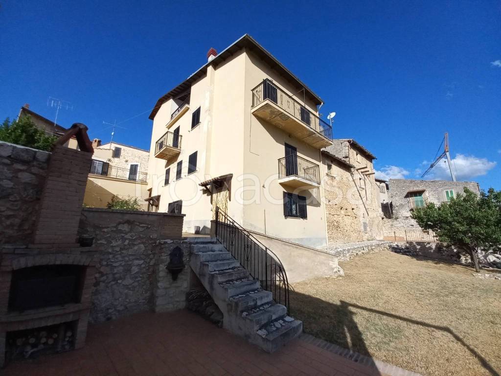 casa indipendente in vendita a Castelvecchio Calvisio