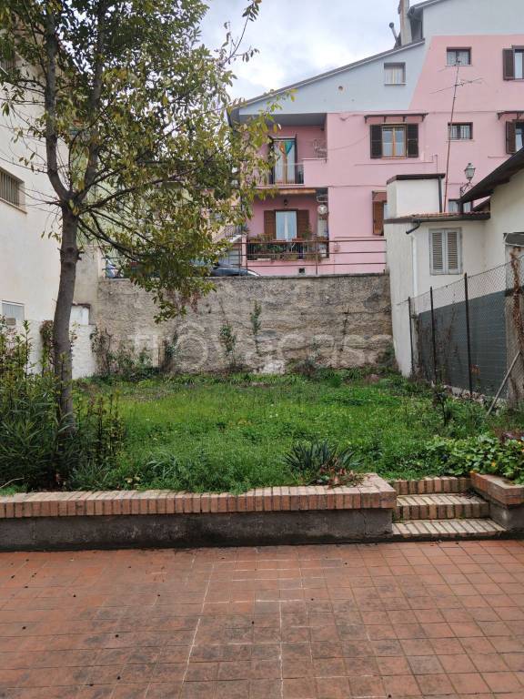 casa indipendente in vendita a Celano