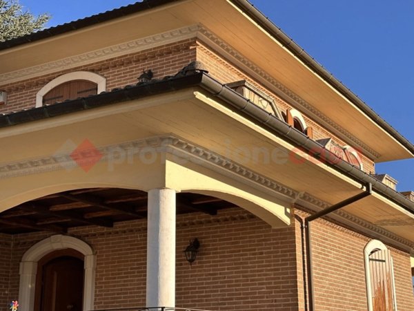 casa indipendente in vendita a Celano