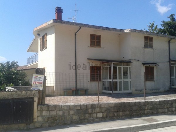 casa indipendente in vendita a Celano