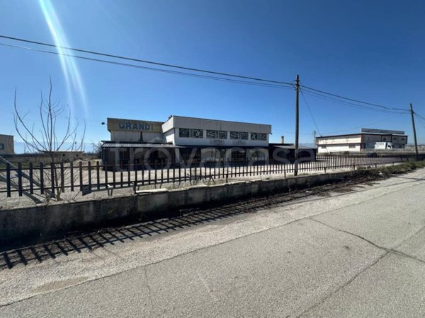 locale commerciale in vendita a Celano