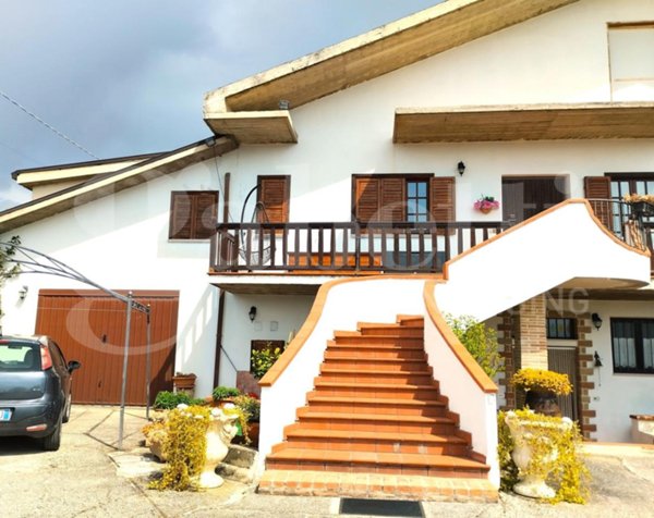 casa indipendente in vendita a Celano