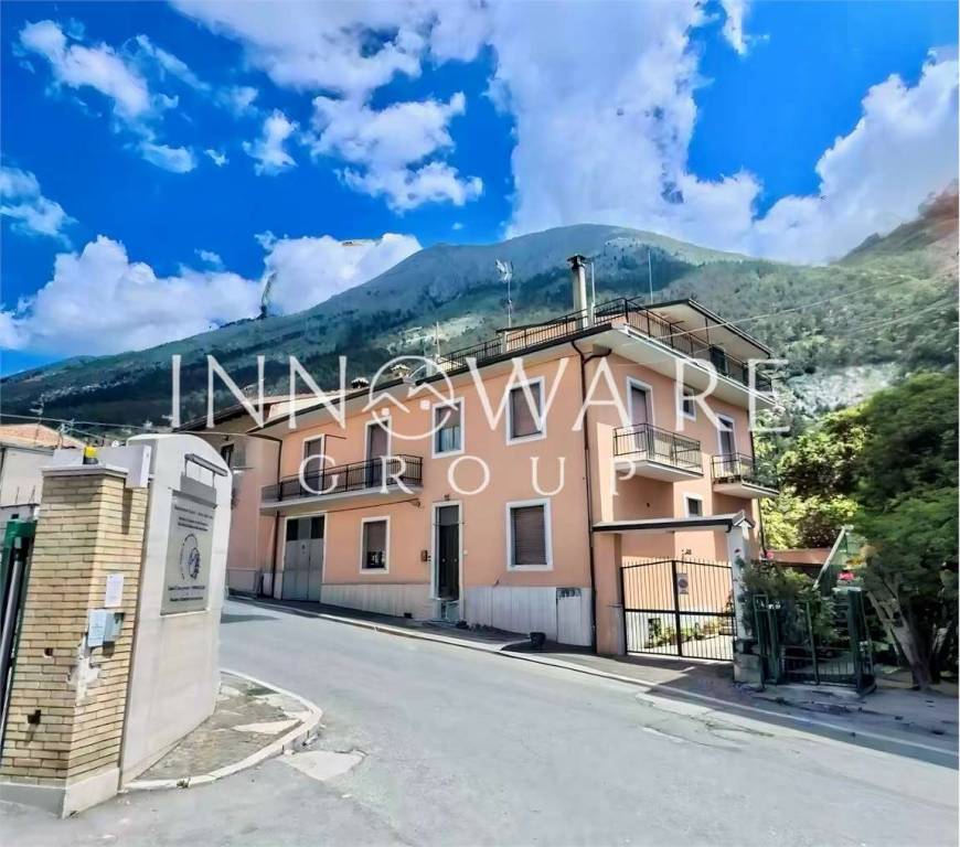 casa indipendente in vendita a Celano