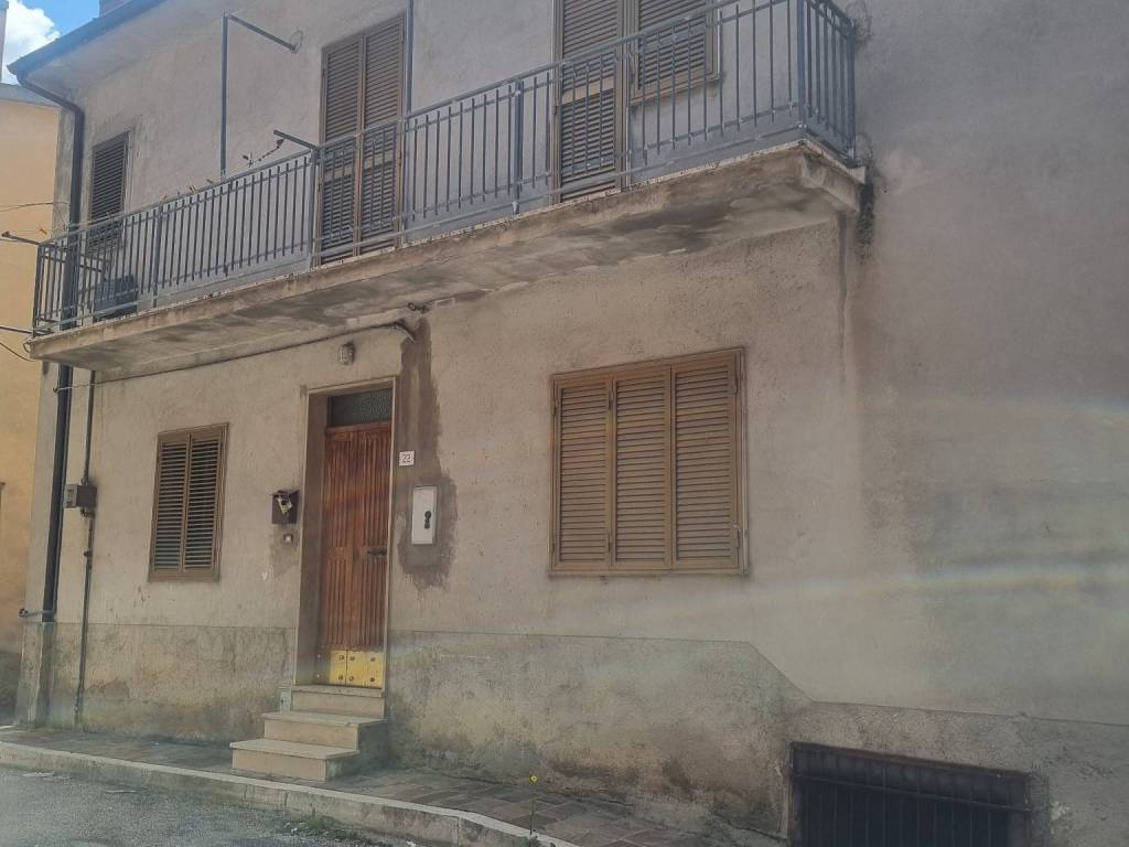 casa indipendente in vendita a Celano